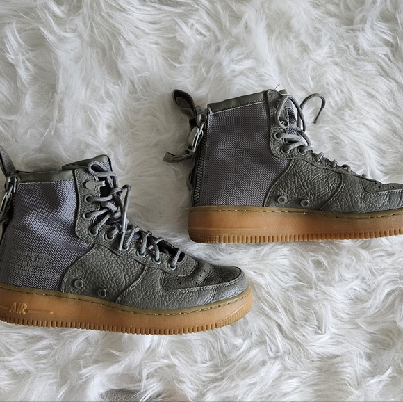 Nike SF Air Force 1 Mid Womens Size 9 Dark Stucco 2017 Green Sneakers - Picture 5 of 5